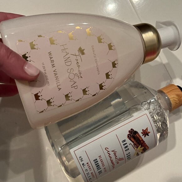 Vanilla Hand Soaps (Vanilla Cinnamon & Warm Vanilla ) (TWO / new / w/a/x) - Picture 6 of 16